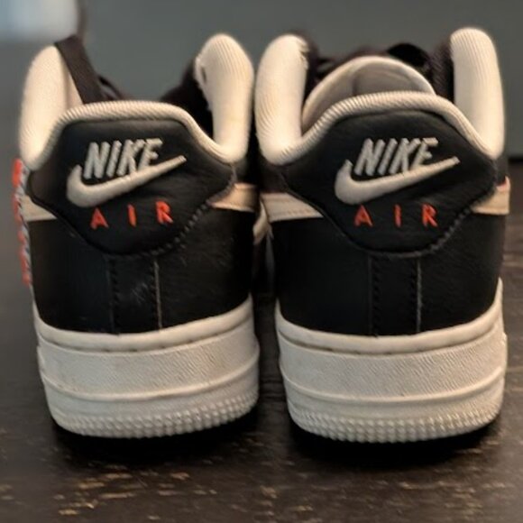 NIKE Air Force 1 Worldwide LV8 Boys Sneakers in Black/Crimson Tint - Picture 7 of 9